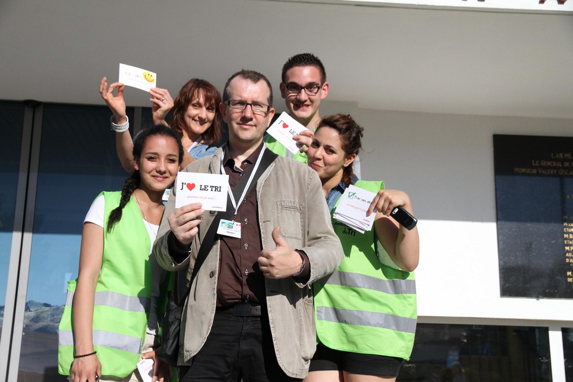 Un_directeur_adjoint_et_un_professeur_fiers_de_leurs_lves
